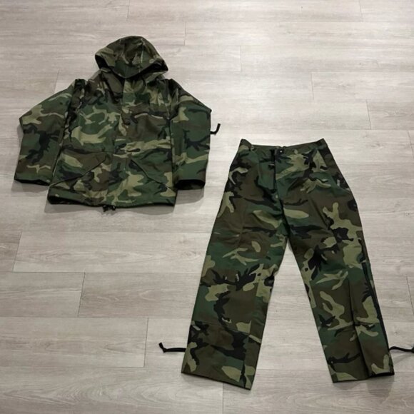Vintage US Military Issue Camouflage Cold Weather Parka Jacket & Pants Set